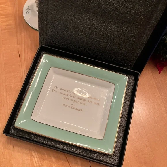 CHANEL Coco Tray in Classic Black and White - Picture 2 of 7